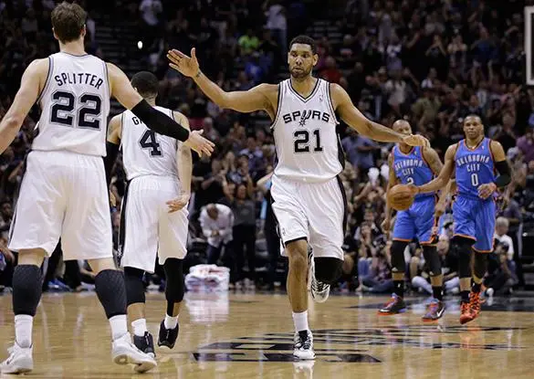 Spurs apalea y amplía su ventaja en la Final del Oeste