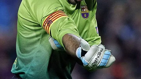 Víctor Valdés, baja ante el Betis por lesión