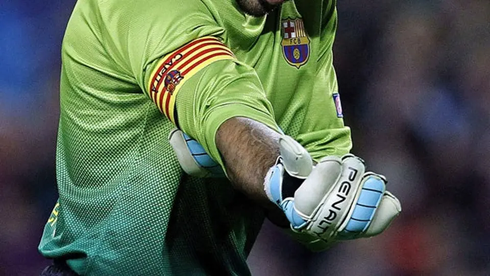 Víctor Valdés, baja ante el Betis por lesión