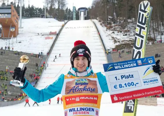 Kamil Stoch logra su tercer triunfo del Mundial de esquí