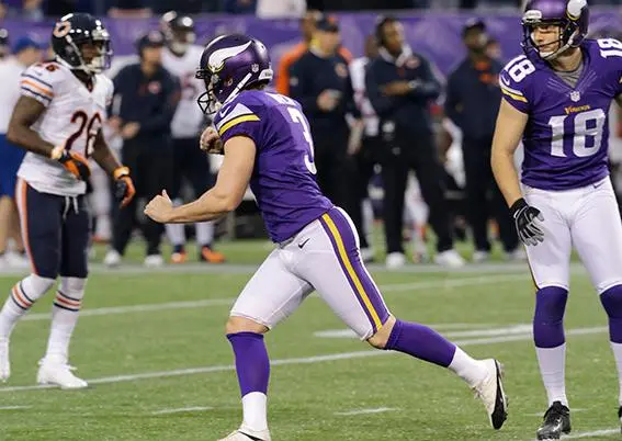 Vikingos derrota a Chicago en tiempo extra