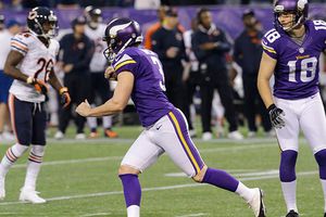 Vikingos derrota a Chicago en tiempo extra