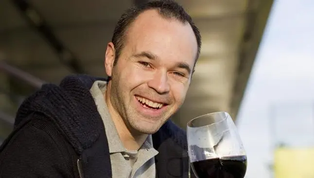 Iniesta recibe homenaje en su pueblo natal