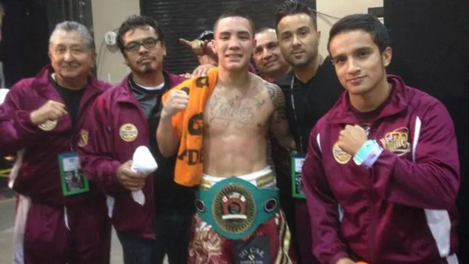 Óscar Valdez consigue primer cetro como profesional