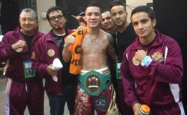 Óscar Valdez consigue primer cetro como profesional