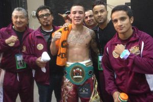 Óscar Valdez consigue primer cetro como profesional