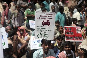 ¡Sacan del camino a las bicis en Calcuta!