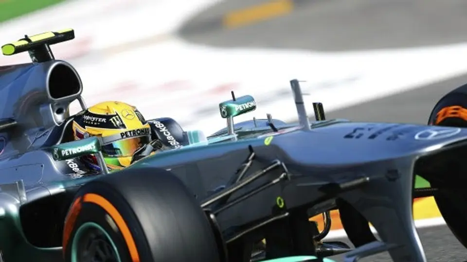 Lewis Hamilton conquista cuarta 'pole' de la temporada