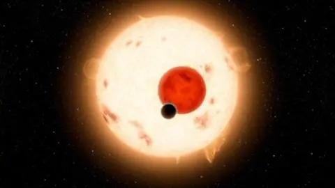 Estrella devorará planeta en 55 millones de años