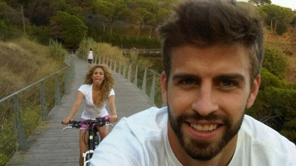 Piqué vence a Shakira en divertidas carreritas