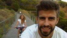Piqué vence a Shakira en divertidas carreritas