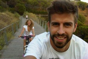 Piqué vence a Shakira en divertidas carreritas
