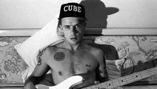 Bajista de Red Hot Chili Peppers apoya a México