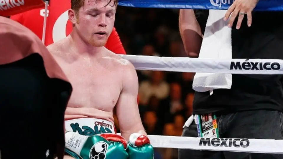 Equipo del Canelo lamenta la derrota ante Mayweather