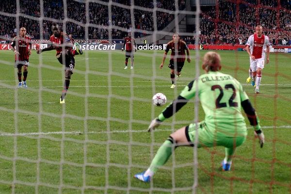 El penalti que cobró Balotelli y le dio el empate al Milan | AP