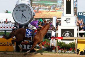 Jockey mexicano, Víctor Espinoza, conquista Preakness Stakes