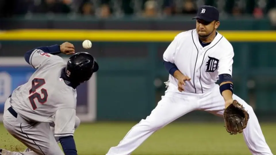 Álex González es dado de baja por Detroit