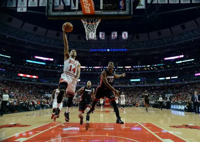 Chicago remonta y vence al Heat en tiempo extra