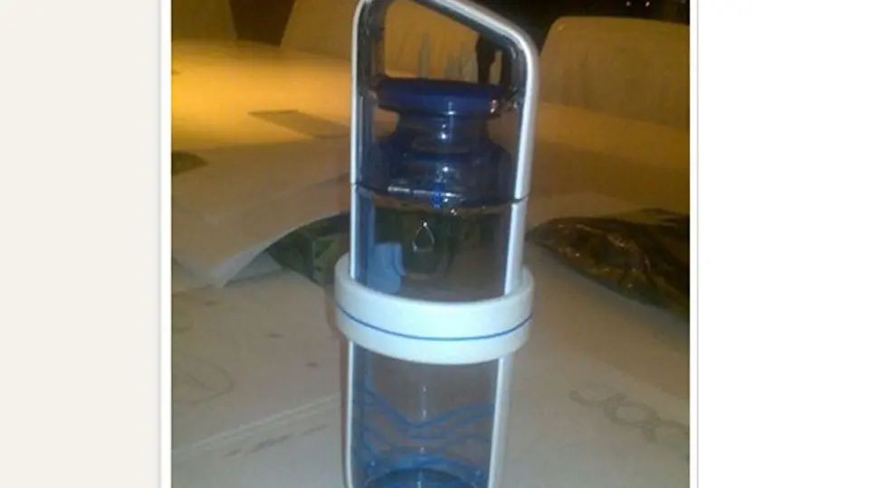 Diseñan botella que avisa cuándo beber agua