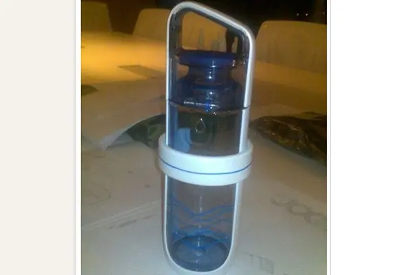 Diseñan botella que avisa cuándo beber agua