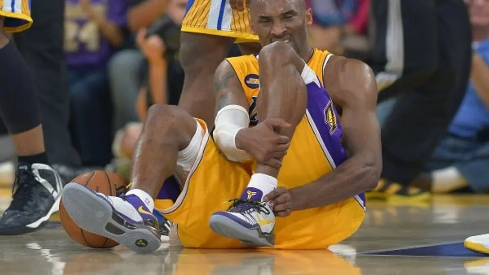 Kobe Bryant presume su operación en redes sociales