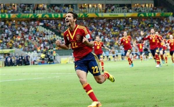 Jesús Navas anotó el séptimo penal, el de la victoria para La Furia | AP