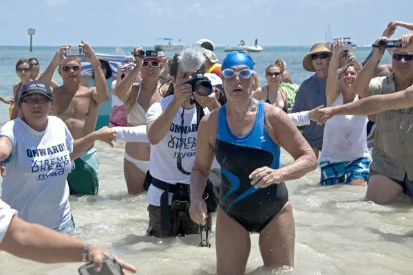 A sus 64 años, Diana Nyad consiguió nadar de Cuba a Florida