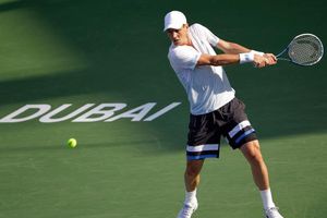 Tomas Berdych avanza en Dubai