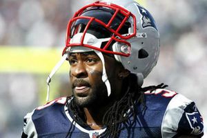 Brandon Spikes, enviado a la lista de lesionados por llegar tarde a entrenar