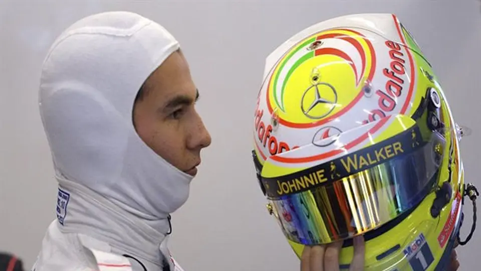 'No me siento cómodo con el coche': Checo