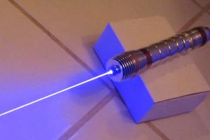 Styropyro, la espada láser de verdad