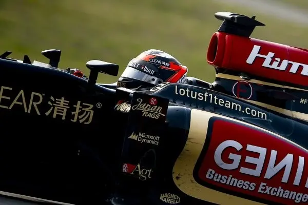Raikkonen culpa a Checo por el choque