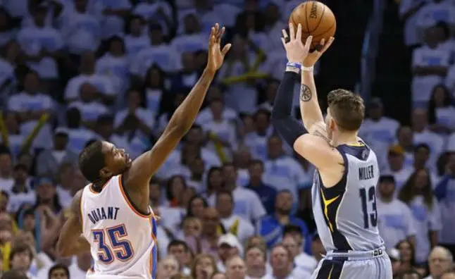 Grizzlies gana al Thunder en prórroga y toma ventaja