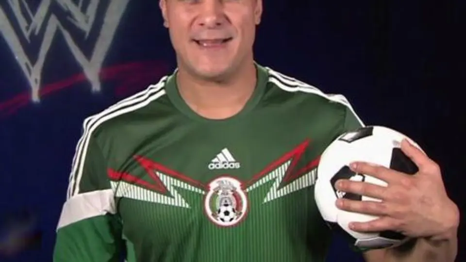 Estrellas de la WWE apoyan a su equipo en el Mundial