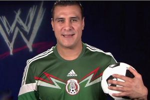 Estrellas de la WWE apoyan a su equipo en el Mundial