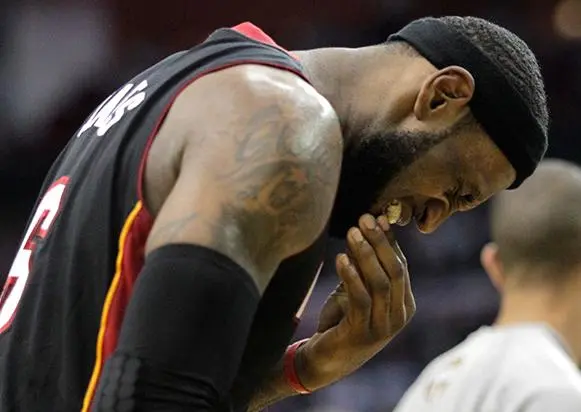 Rockets frena a LeBron y al Heat