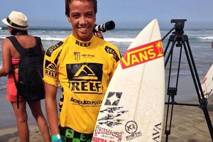 Jhonny Corzo avanza en el Reef Acapulco Pro