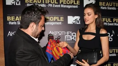 Irina Shayk se niega a cortar playera de Messi