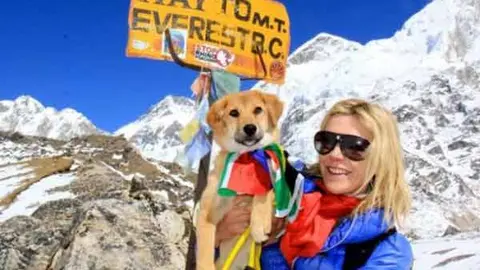 'Rupia' el primer perro que escala el Everest