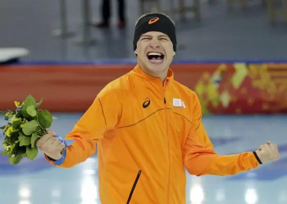 Sven Kramer impone récord Olímpico en patinaje de velocidad