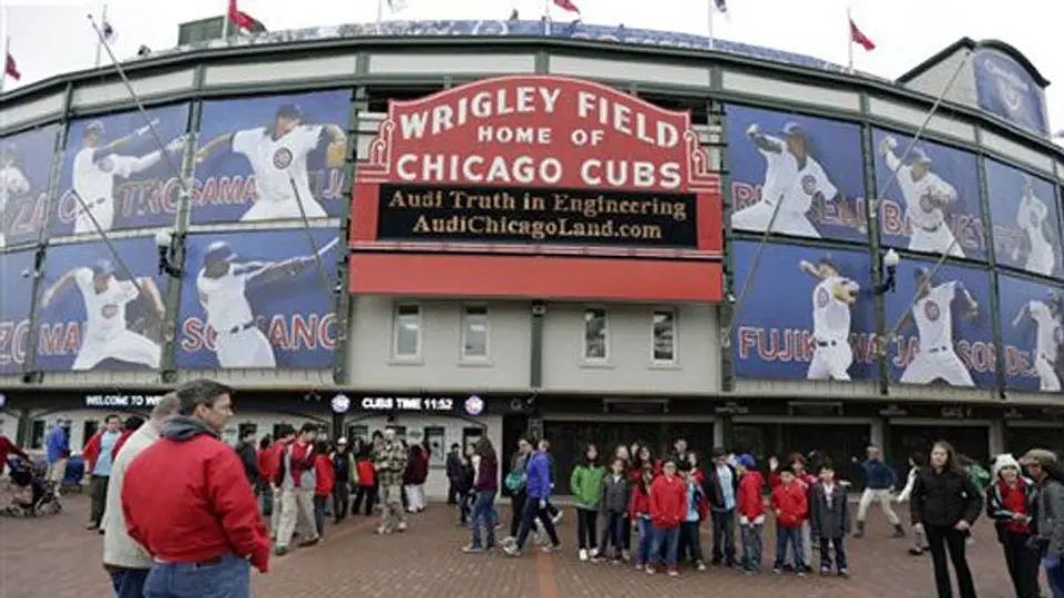 Dueño de Cachorros amenaza con irse del Wrigley Field