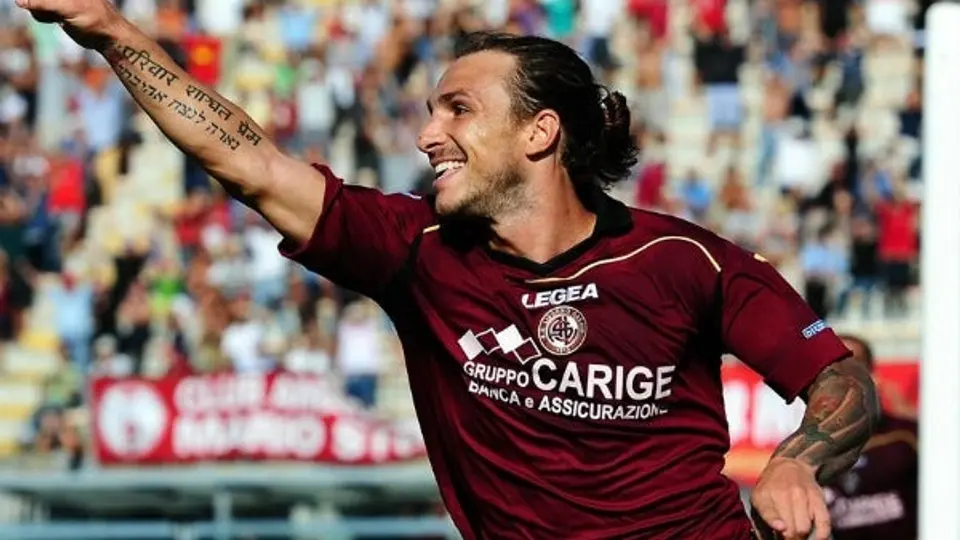 Livorno regresa a la Serie A italiana y honra a futbolista fallecido