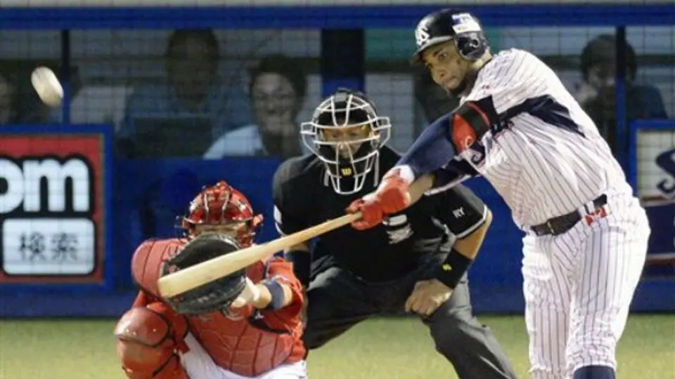 Wladimir Balentien empata récord japonés de HR