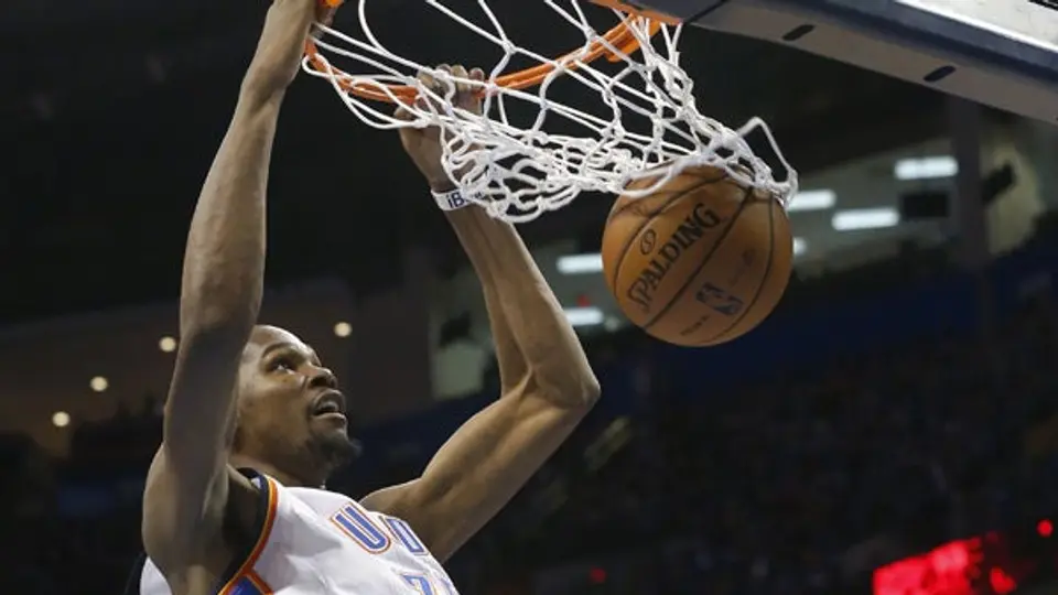 Durant guía al Thunder a la siguiente ronda de postemporada