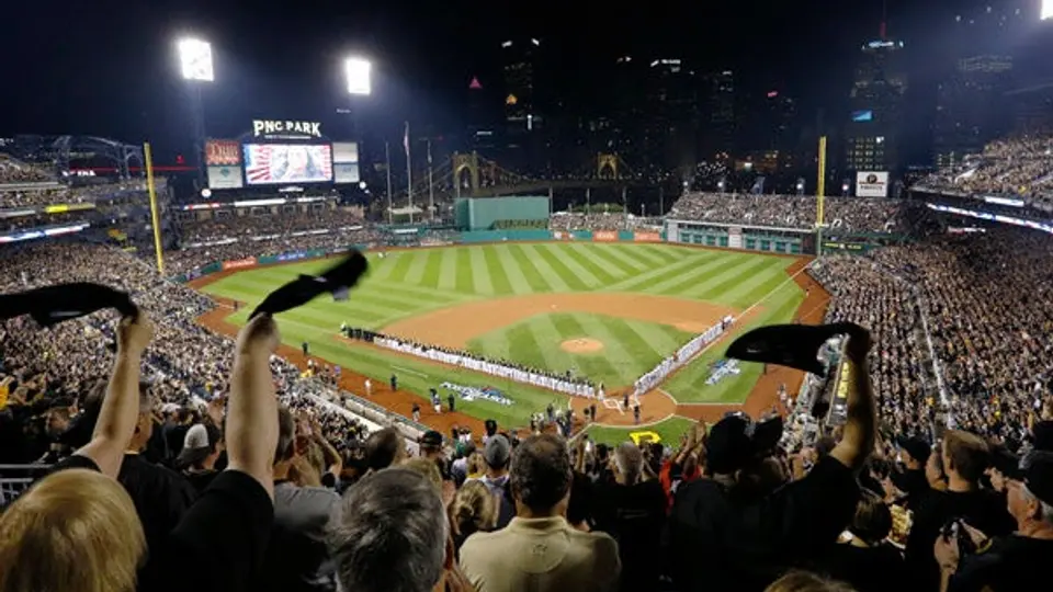 Disminuye promedio de asistencia a los estadios de MLB