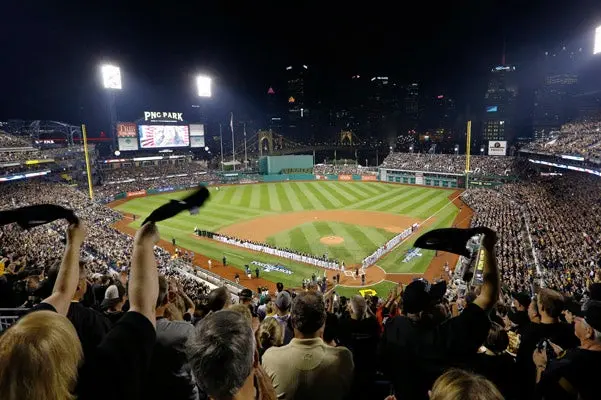 Disminuye promedio de asistencia a los estadios de MLB
