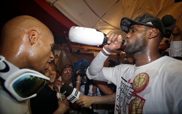 Así celebra LeBron James | AP