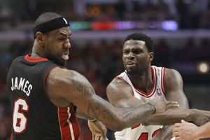Jugador de los Bulls, expulsado por empujar a LeBron James