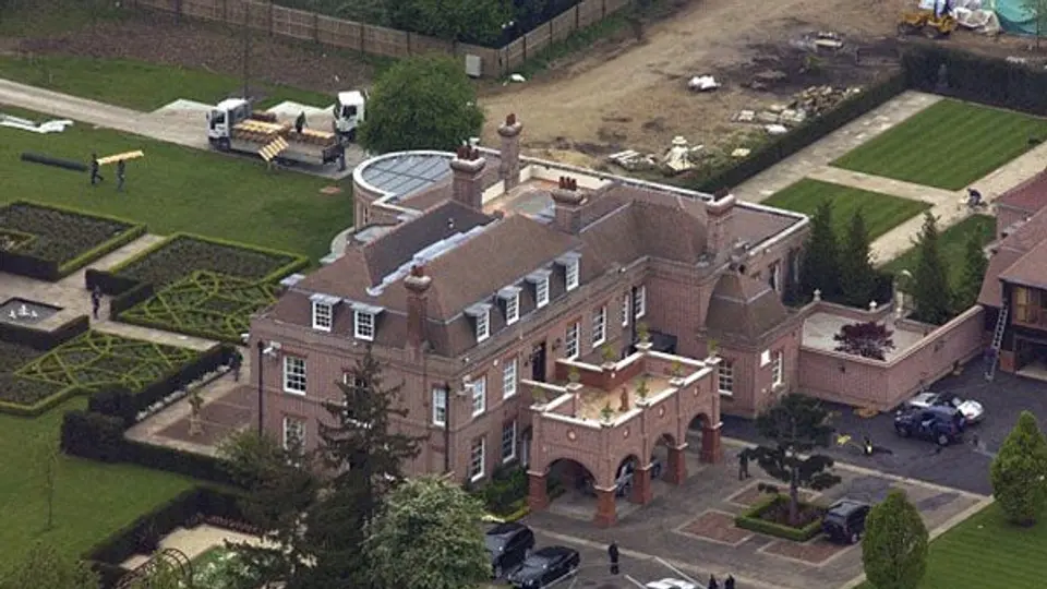 Beckham venden 'Beckingham Palace' para comprar mansión en Londres