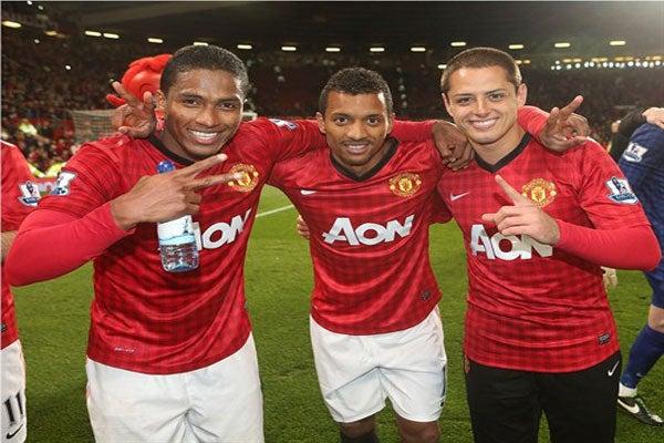 Javier posa feliz junto a Antonio Valencia y Nani | MANUTD.COM